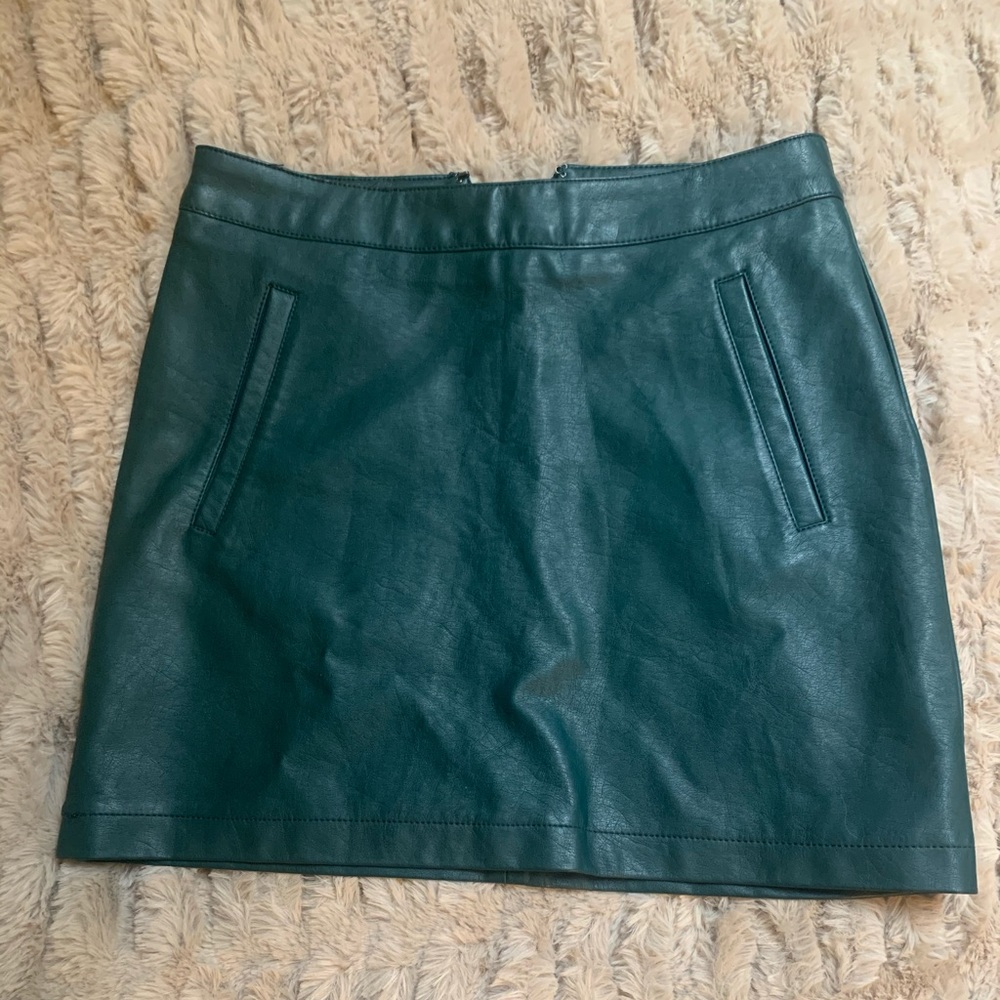 FOREVER 21 faux leather mini skirt size s